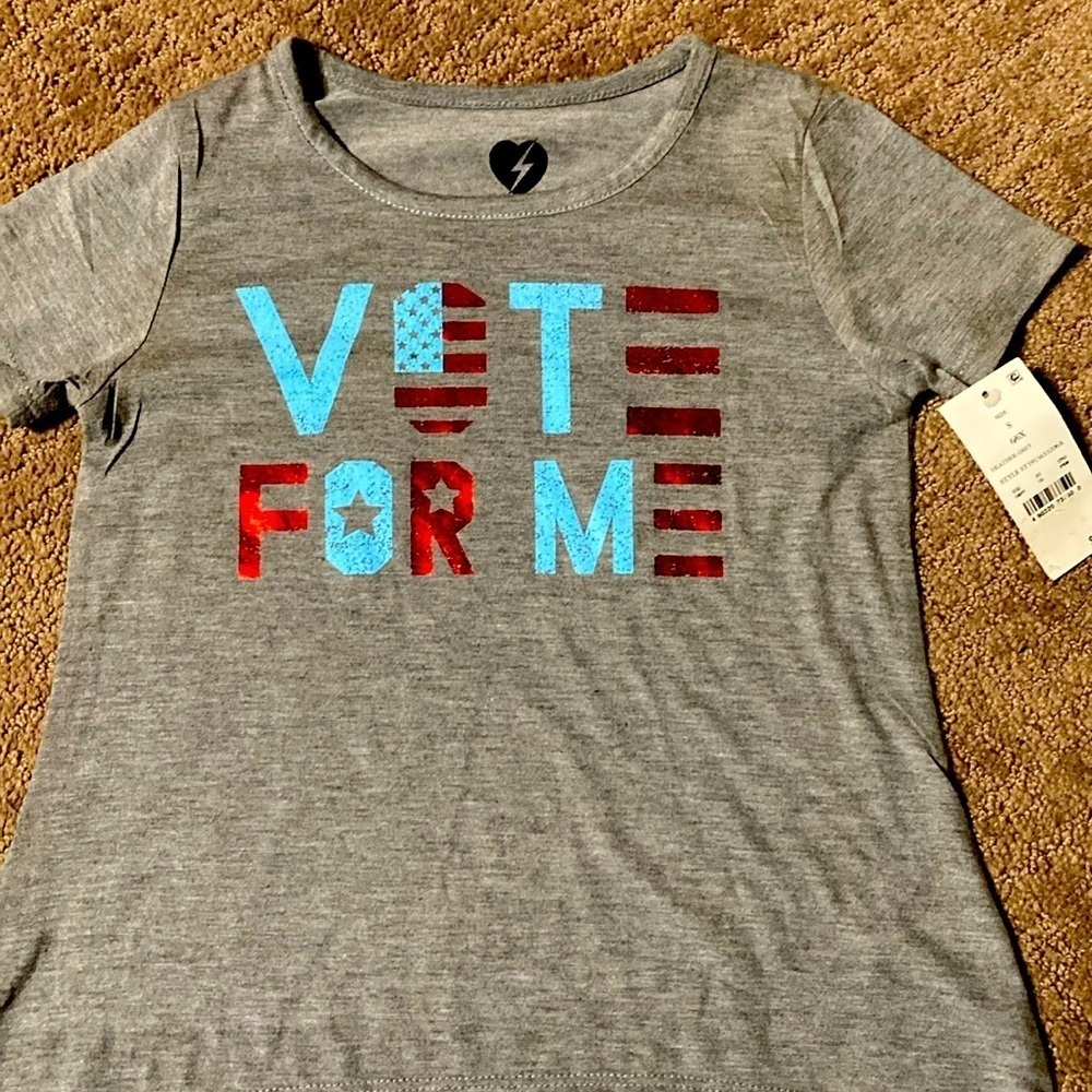 3/$20. Girl’s 6/6X VOTE FOR ME Graphic T-shirt Gray Background with Blue & Red